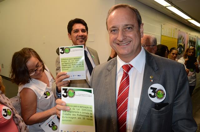 Deputado Vieira Cunha e representantes do Fórum