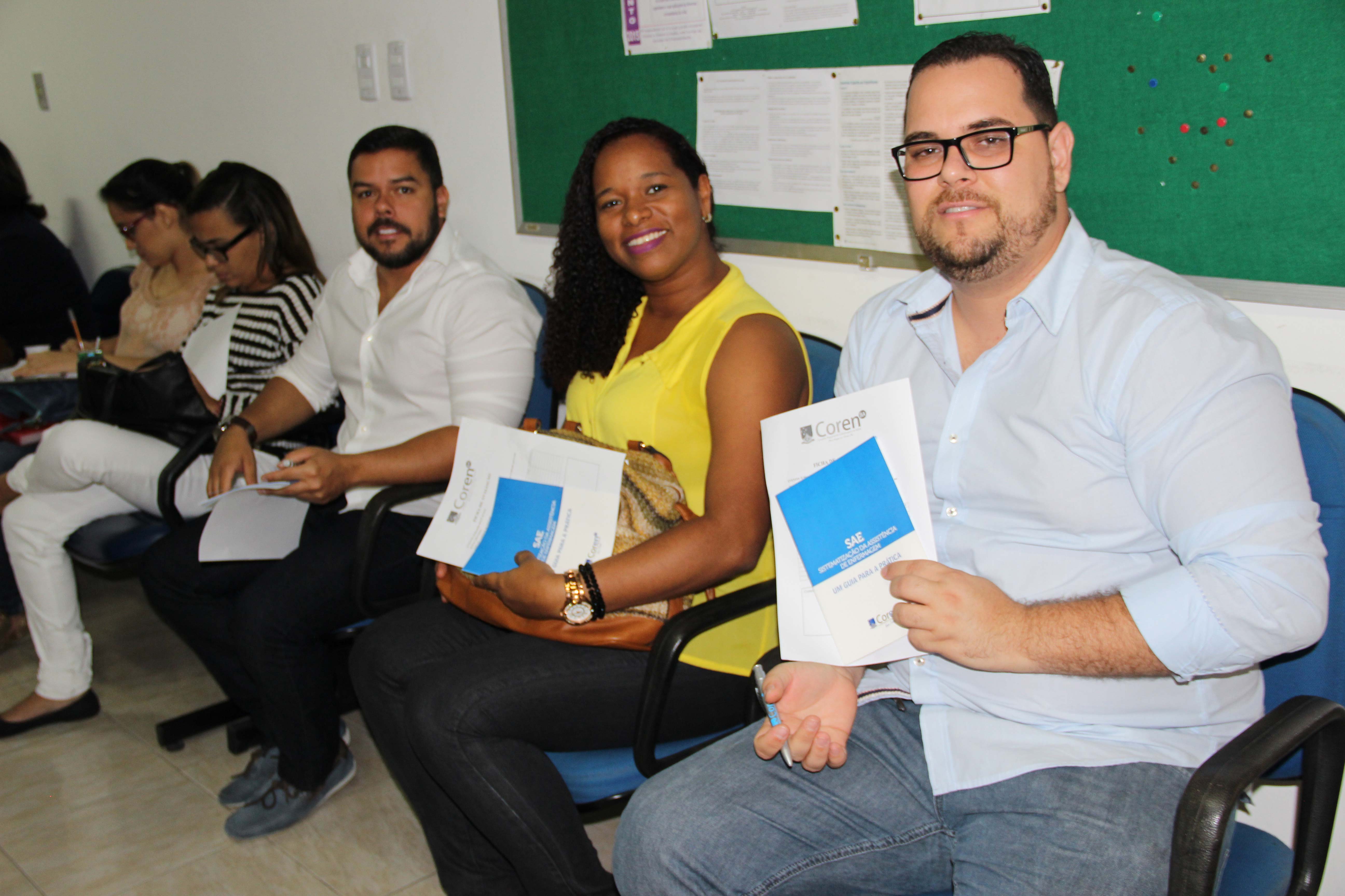 Profissionais da clínica Bom Viver receberam o Guia para a Prática de SAE. Eles também participaram das oficinas de 2015.