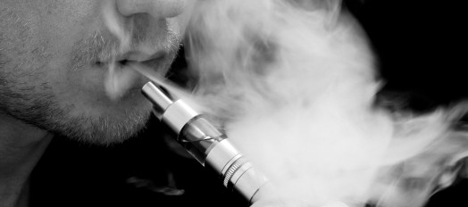 elfbar elfa master akku ⚖️ Venda de vapes é ilegal no Brasil: entenda as implicações criminais, 🚫  A comercialização de cigarros eletrônicos (vapes, pods, e-cigs, entre  outros) é proibida no Brasil desde 2009, conforme a main image 1