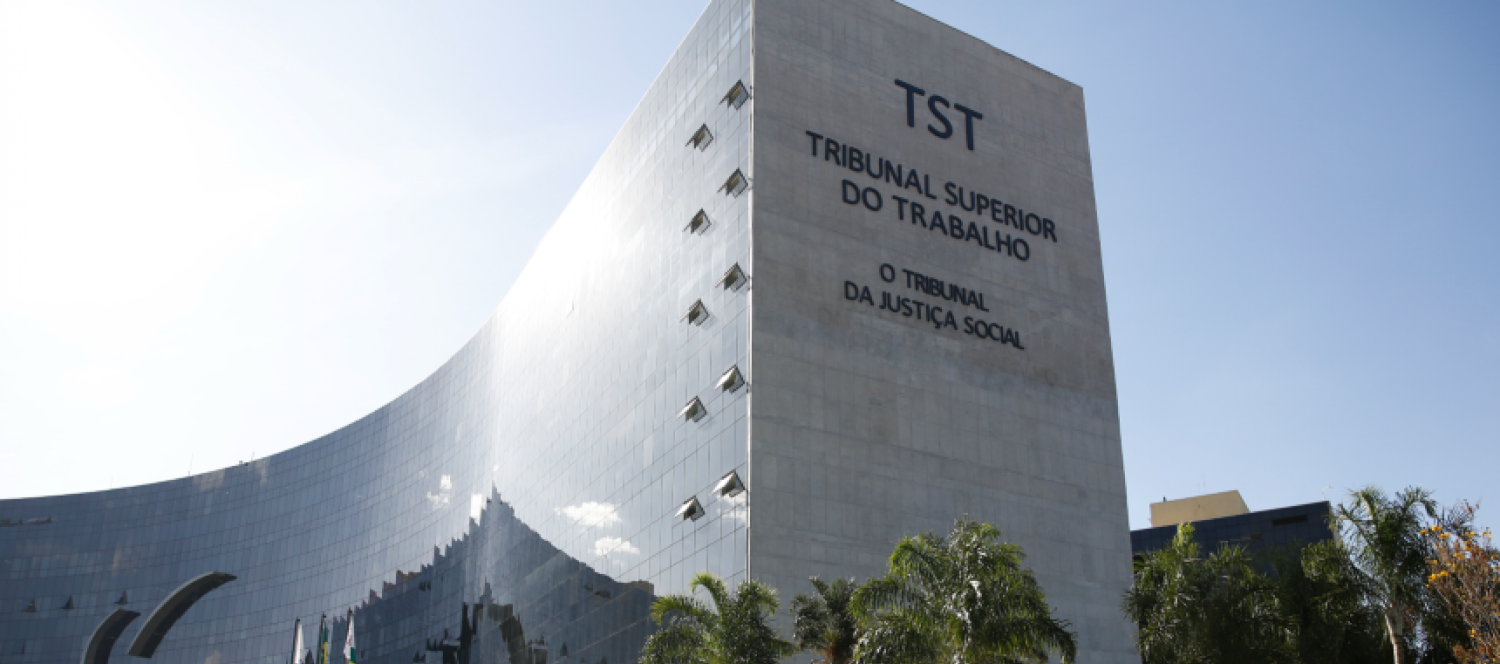 Fachada do edifício-sede do TST
