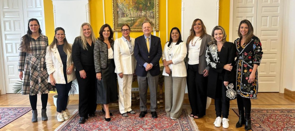 Registro da visita da Ishá à Embaixada do Brasil na Rússia. Foto: Arquivo Pessoal.